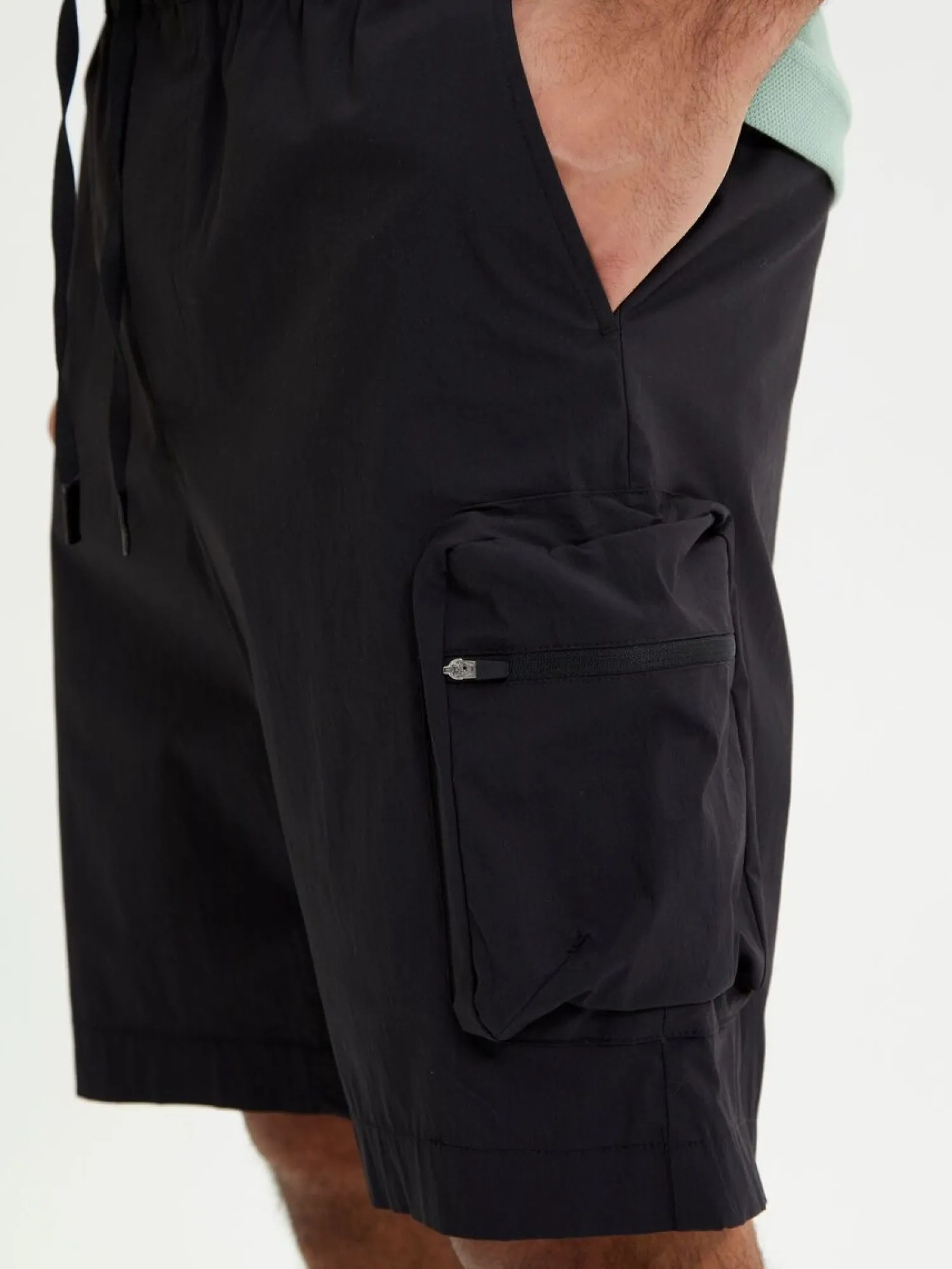Sale Pantaloncino in Tessuto Tecnico Cargo / Uomo Pantaloncini