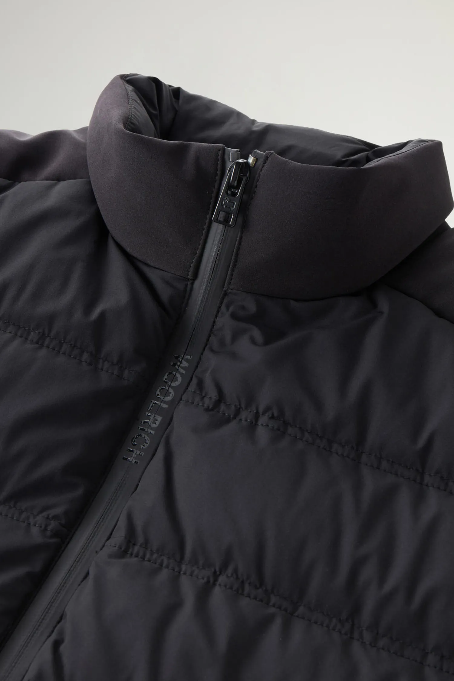 Outlet Piumino in Nylon Elasticizzato / Uomo Giubbotti
